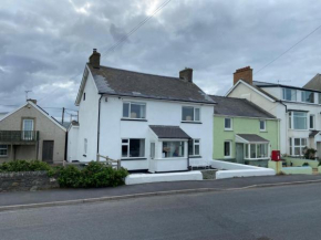 Awelon, A lovely 5 bedroom cottage with sea views